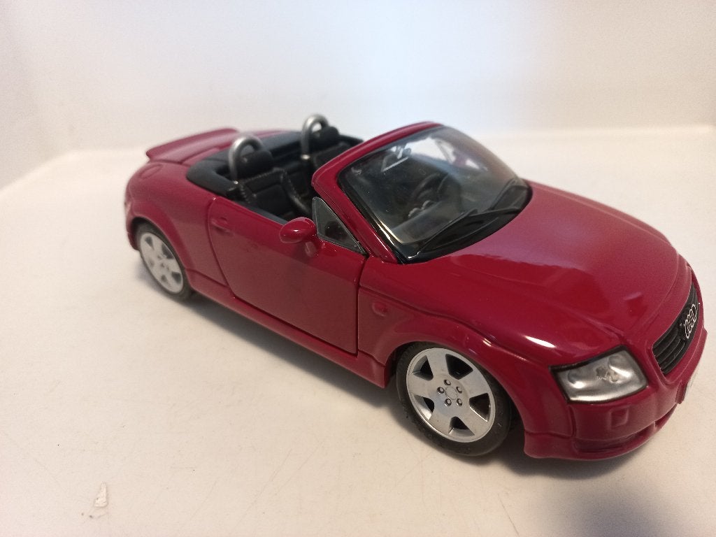 Audi TT Roadster Maisto 1:24 modelauto 146, Hobby en Vrije tijd, Modelauto's | 1:24, Ophalen of Verzenden, Zo goed als nieuw, Auto