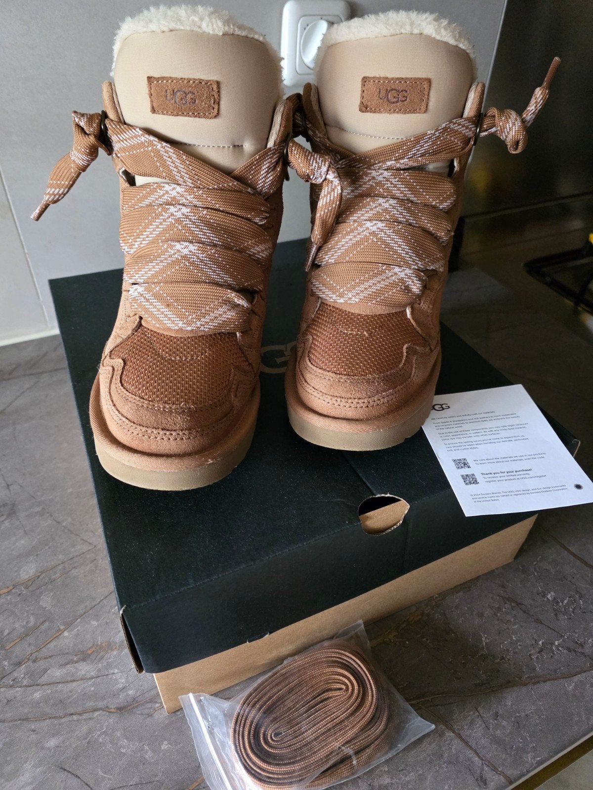 Ugg high mel maat 39, UGG, Beige, Snowboots, Ophalen of Verzenden