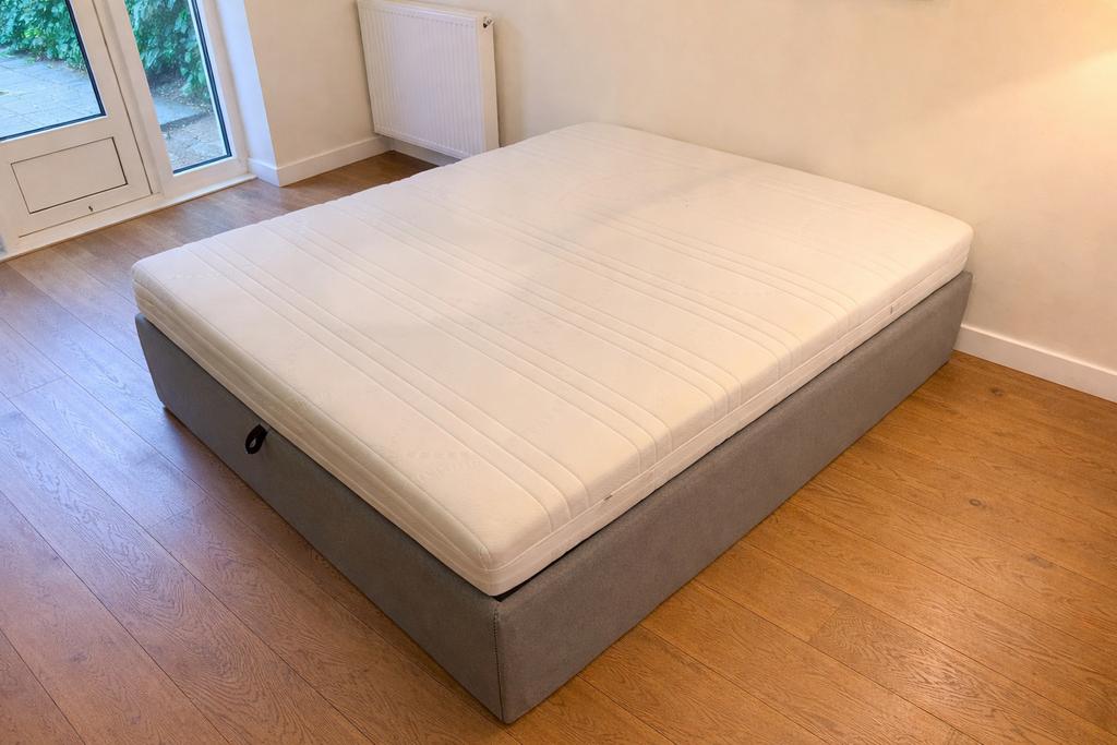 Kave Home bed 160x200 met opbergruimte en matras, Huis en Inrichting, Slaapkamer | Bedden, Ophalen, Gebruikt, Tweepersoons, 200 cm