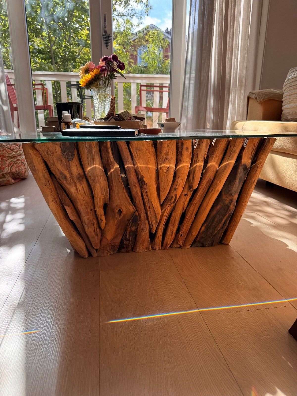 Unieke teak wortel salontafel met glazen blad, Huis en Inrichting, Ophalen, Gebruikt, 50 tot 100 cm, Vierkant