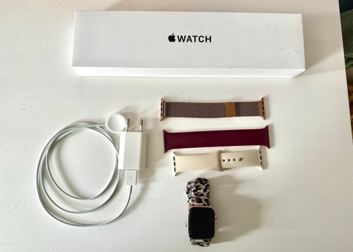 Apple Watch SE (GPS) 40mm, Gebruikt, IOS, Ophalen of Verzenden, Conditie