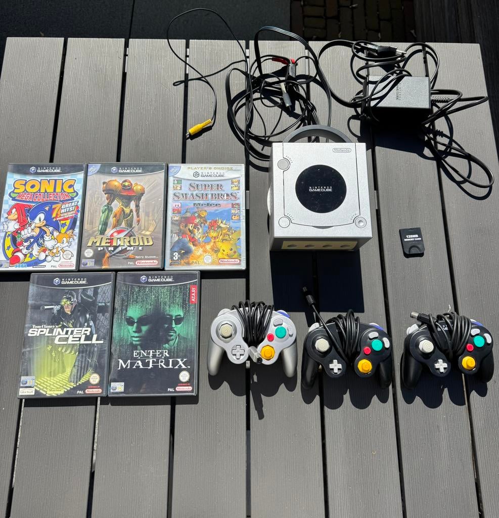 Nintendo Gamecube 3x controllers en classic games, Spelcomputers en Games, Spelcomputers | Nintendo GameCube, Zo goed als nieuw