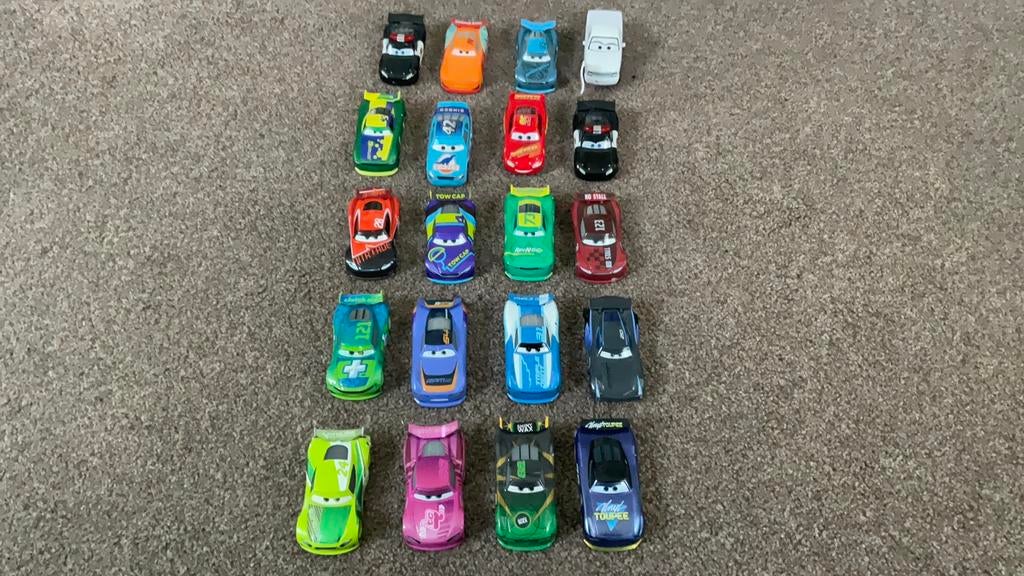 Cars 3 Piston Cup Racers en overige cars autootjes, Kinderen en Baby's, Ophalen of Verzenden, Zo goed als nieuw