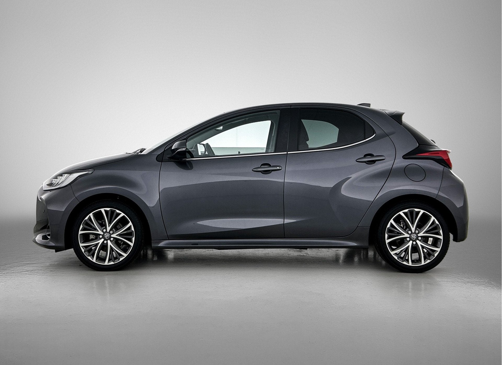 Toyota Yaris 1.5 Hybrid Executive | Lichte kleur half ledere, 12 maanden, 450 kg, Gebruikt, Euro 6