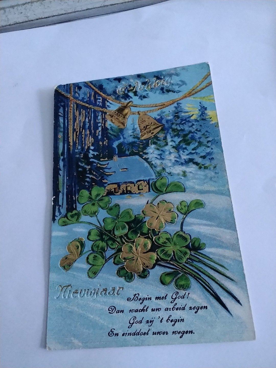 Oude Nieuwjaarskaart met postzegel en klavertjes vier, Ophalen of Verzenden
