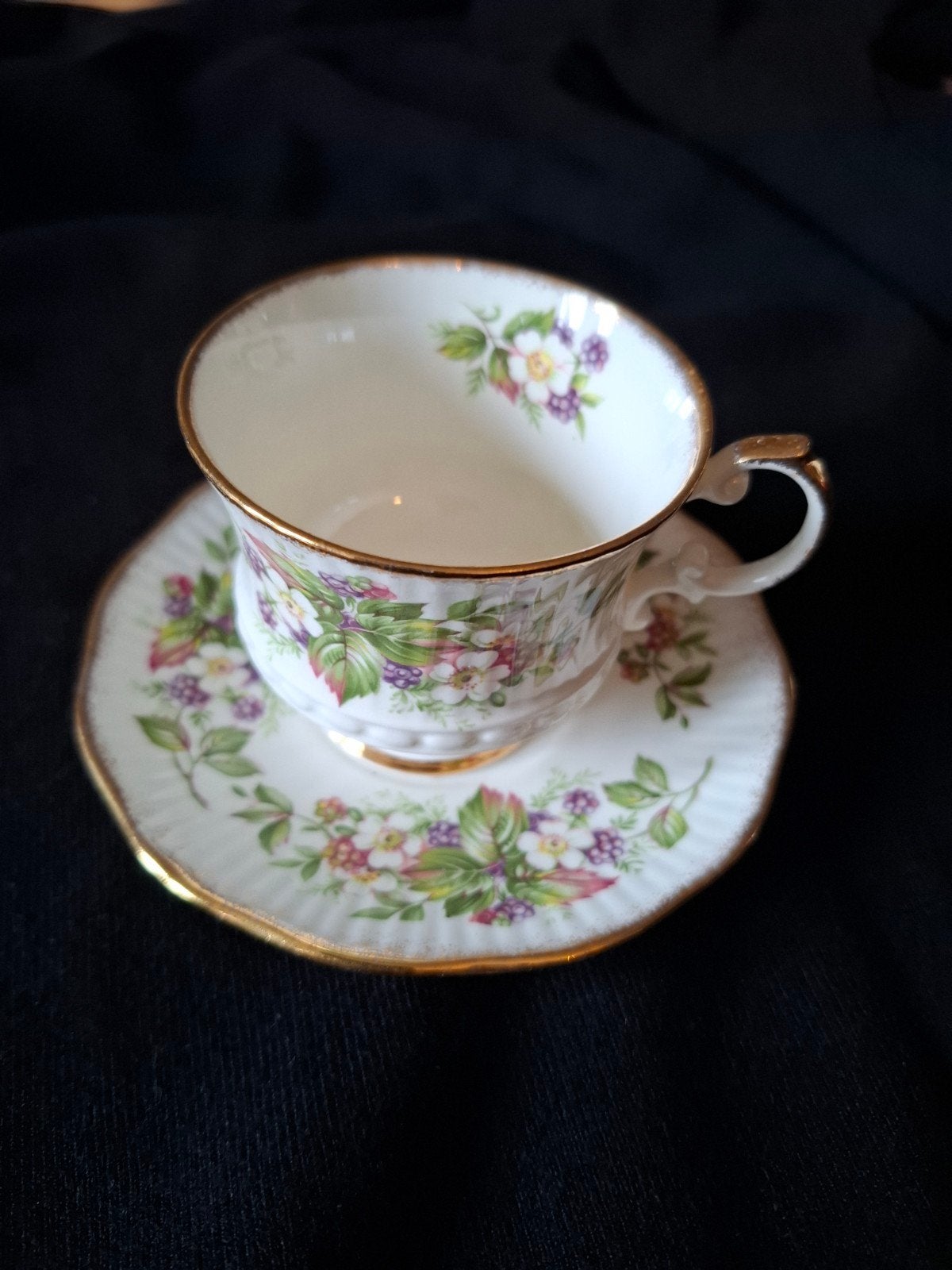 Elizabethan Fijne Bone China Kop en Schotel - Bramenmotief, Ophalen of Verzenden