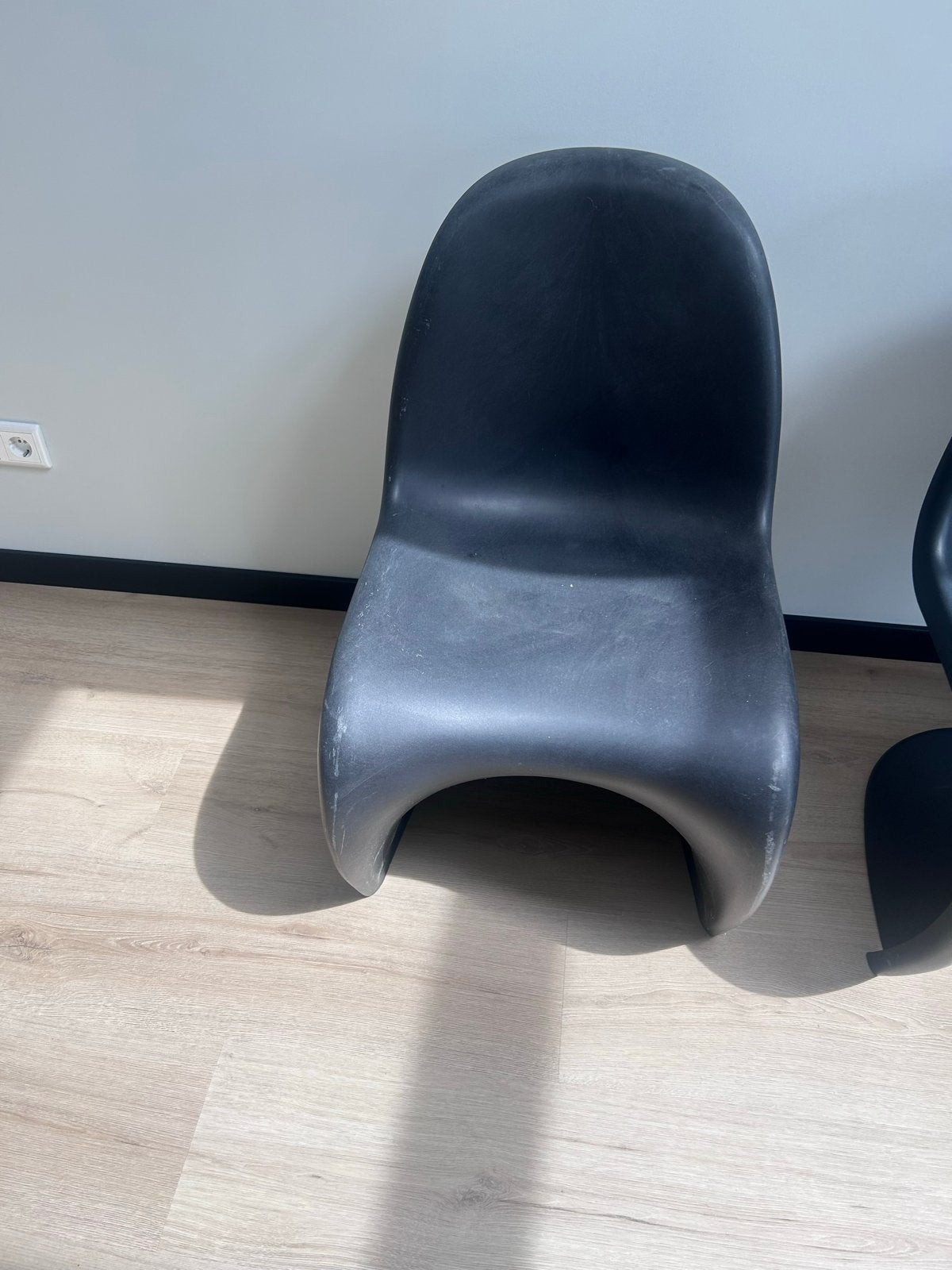 Vitra Panton stoel - Verkleurd, verder goede staat, Huis en Inrichting, Stoelen, Ophalen, Kunststof, Gebruikt, Zwart
