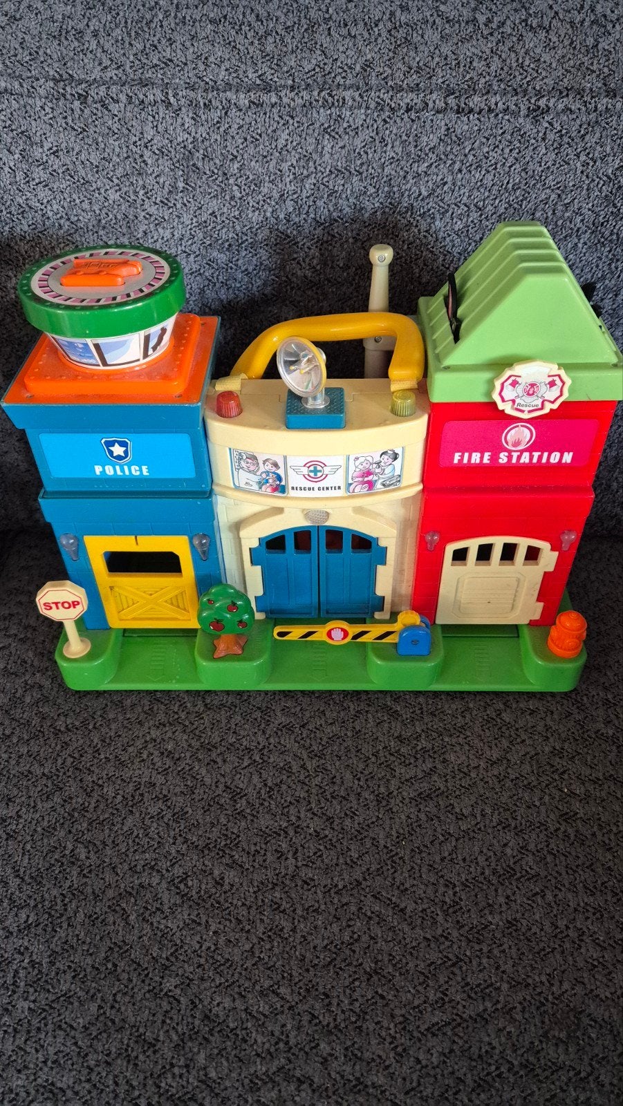 Politie en brandweer station, Ophalen
