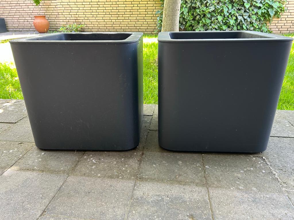 2 Grijze bloembakken - 37x39 cm - Ophalen Roermond, Ophalen