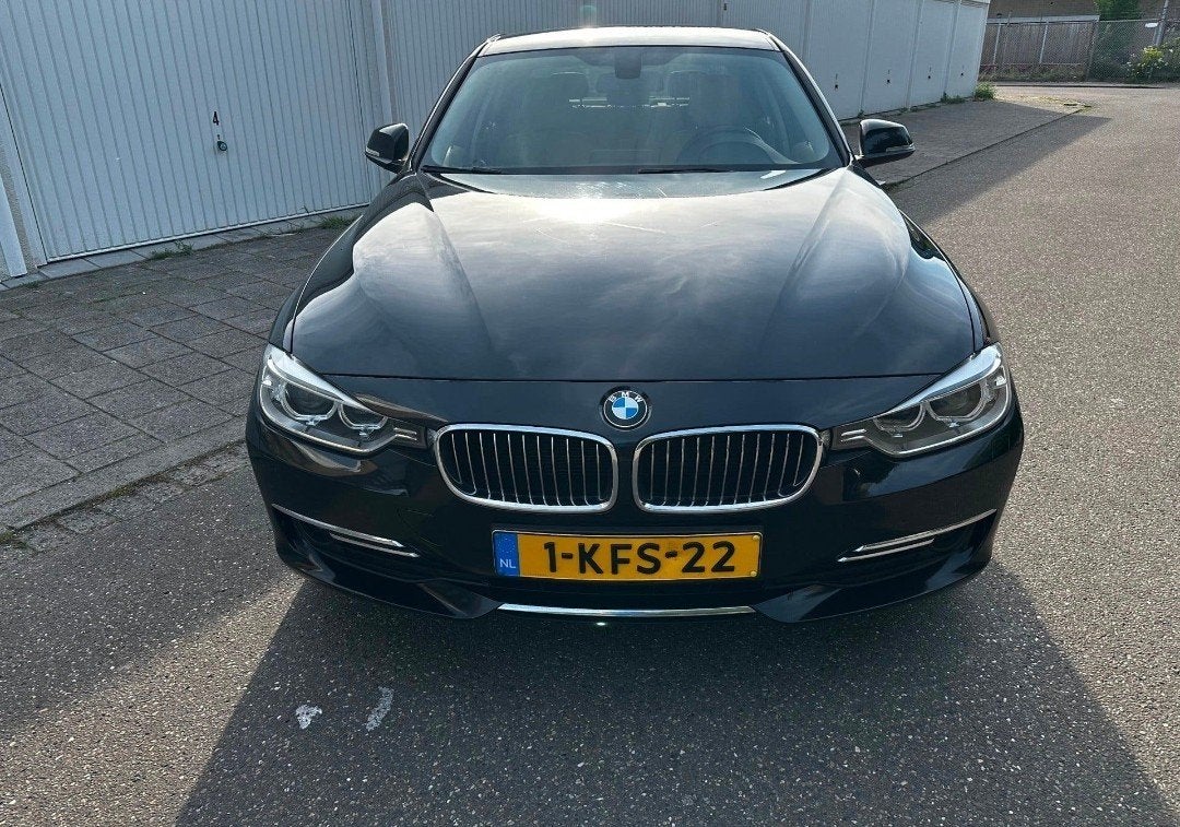 BMW 3-Serie 1.6 320I 125KW EDE 2013 Zwart, Achterwielaandrijving, 4 cilinders, Zwart, 75 €/maand