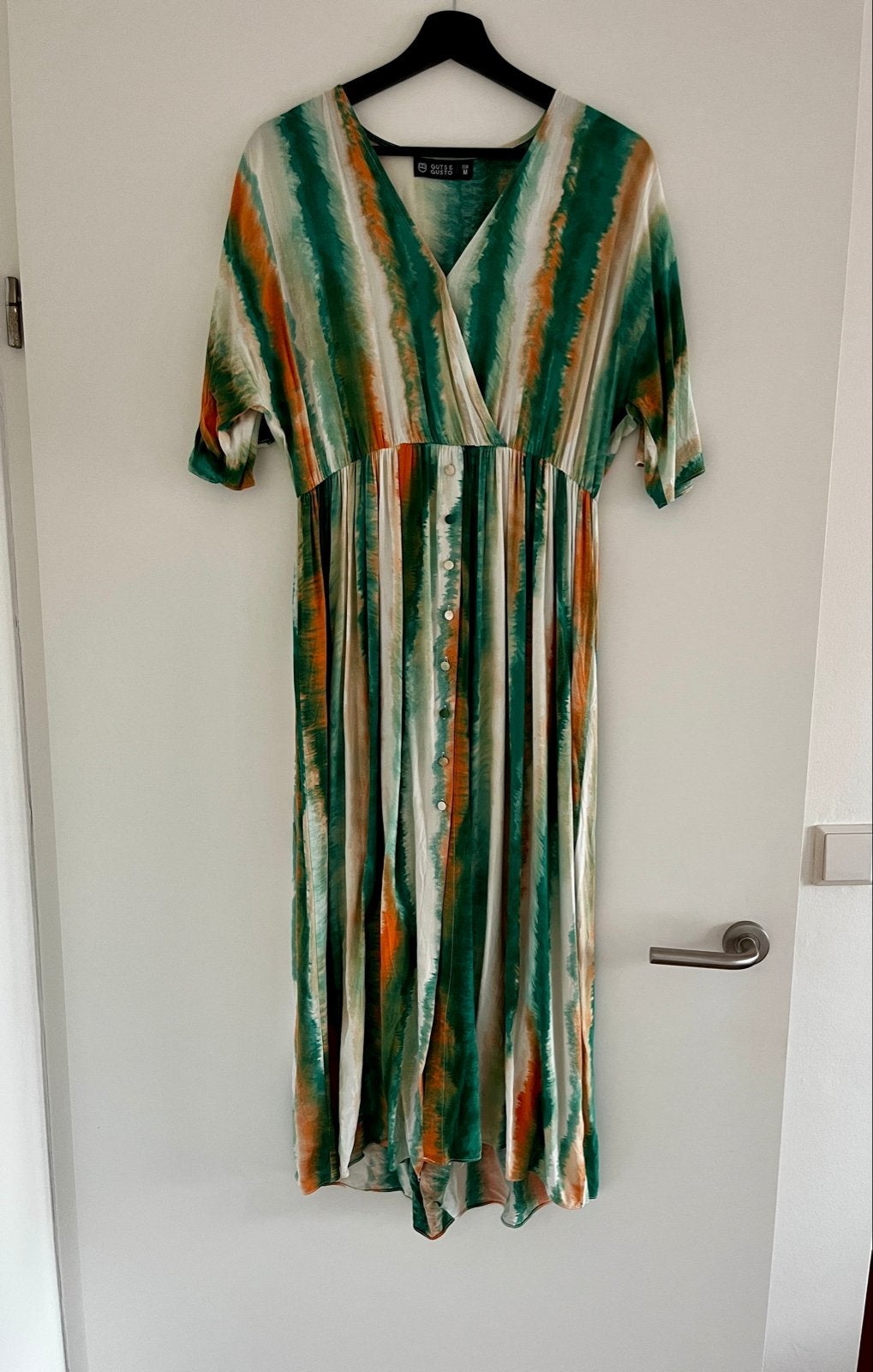 Guts & Gusto zomerjurk met tie-dye print, Kleding | Dames, Jurken, Maat 38/40 (M), Ophalen of Verzenden, Zo goed als nieuw, Onder de knie
