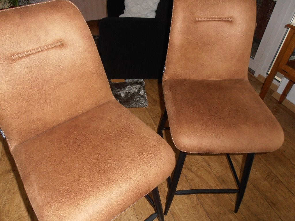 2 mooie bar stoelen / krukken, Ophalen, Met voetsteun, 60 tot 90 cm, Zo goed als nieuw