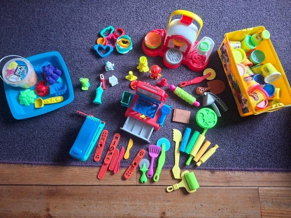 Grote Play-Doh en Kinetic Sand set met accessoires, Kinderen en Baby's, Ophalen of Verzenden, Gebruikt, Knutselen