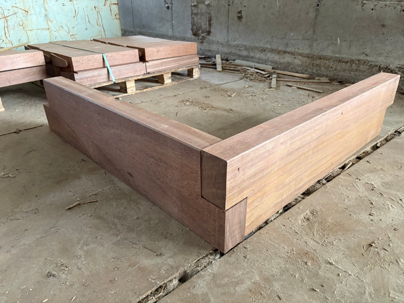 Hardhouten balk bloembak, Ophalen of Verzenden, Zo goed als nieuw, Hout, Minder dan 30 cm