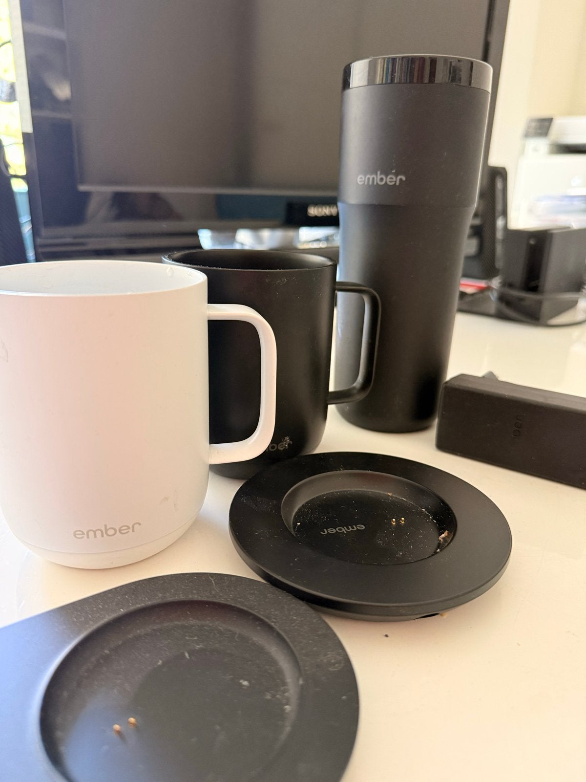 Ember Mug wit en zwart + travel mug - 1 koop, Ophalen of Verzenden, Zwart, Metaal, Overige merken