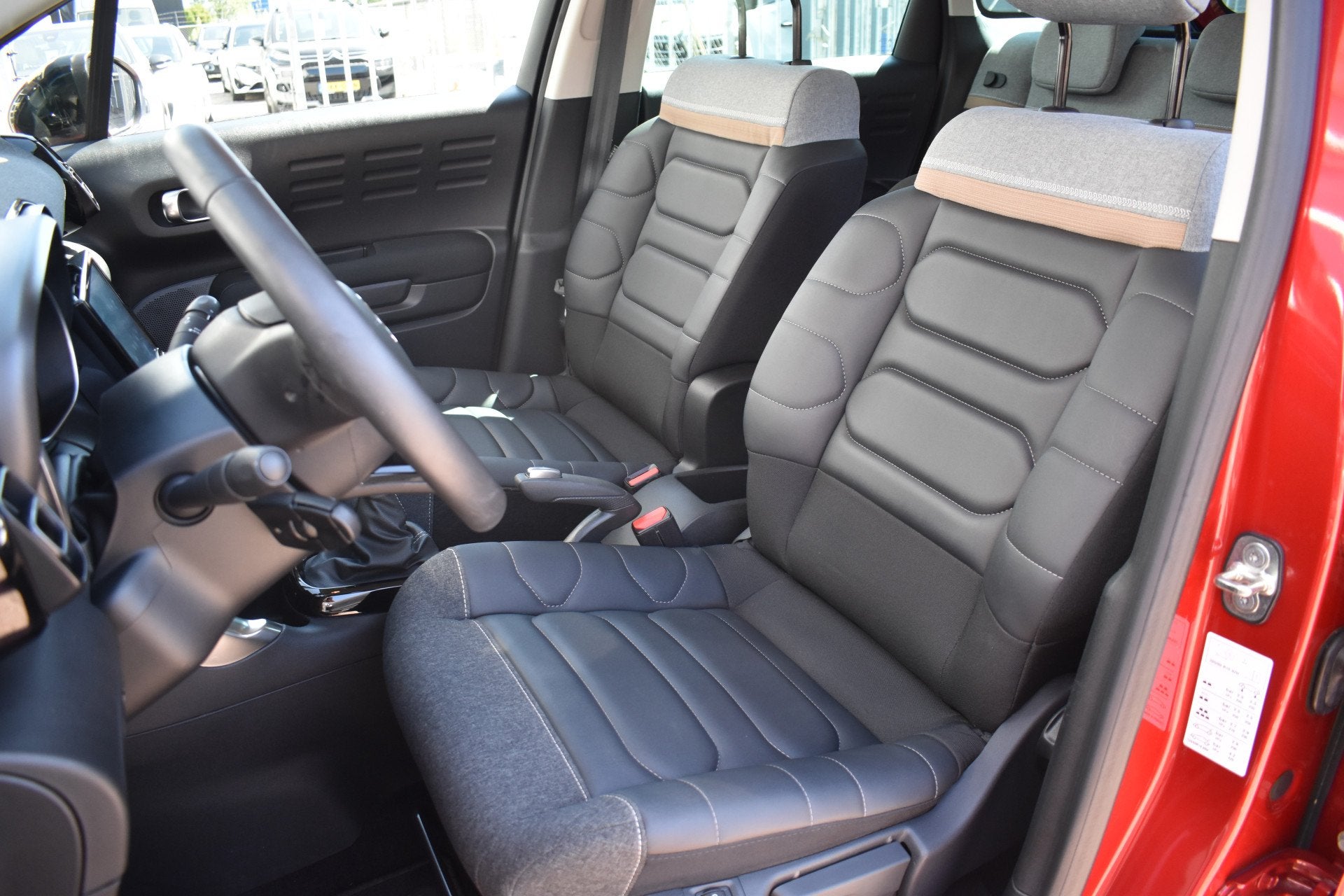 Citroën C3 Aircross PureTech 110 Plus Navigatie | Aircondit, Voorwielaandrijving, Gebruikt, 1199 cc, Bedrijf