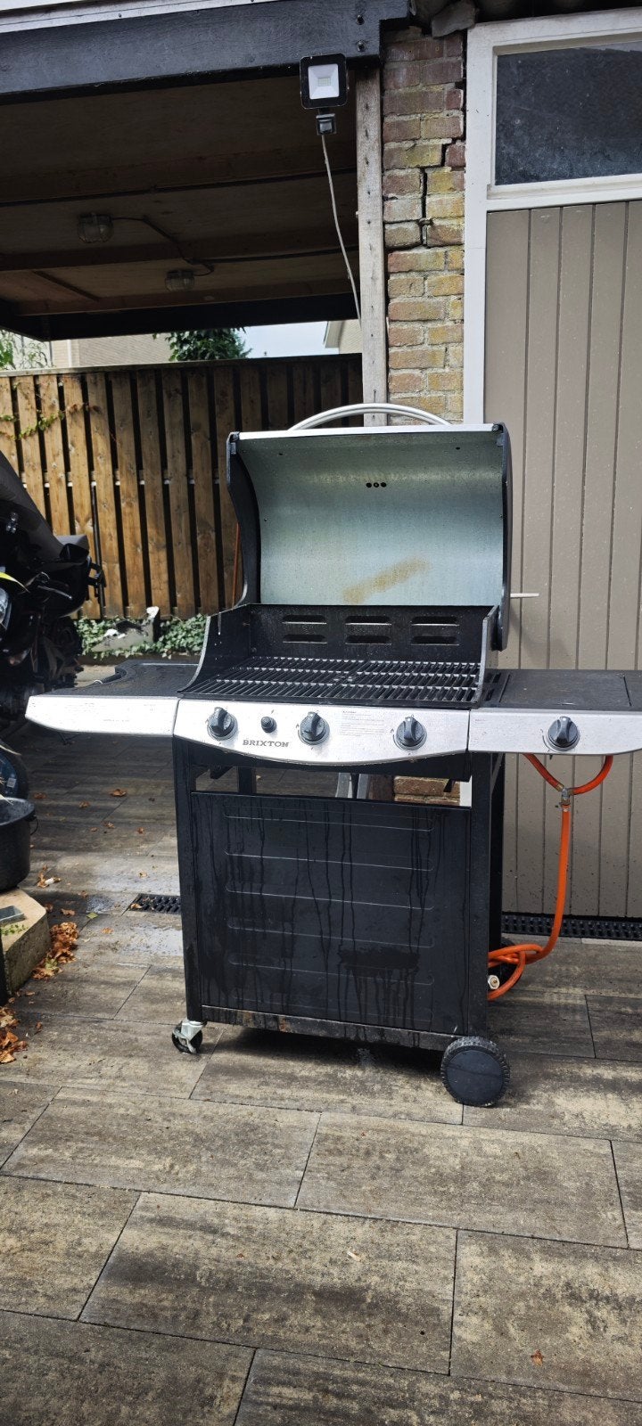 Goed onderhouden Gas BBQ BRIXTON - 135x120x60 cm, Ophalen