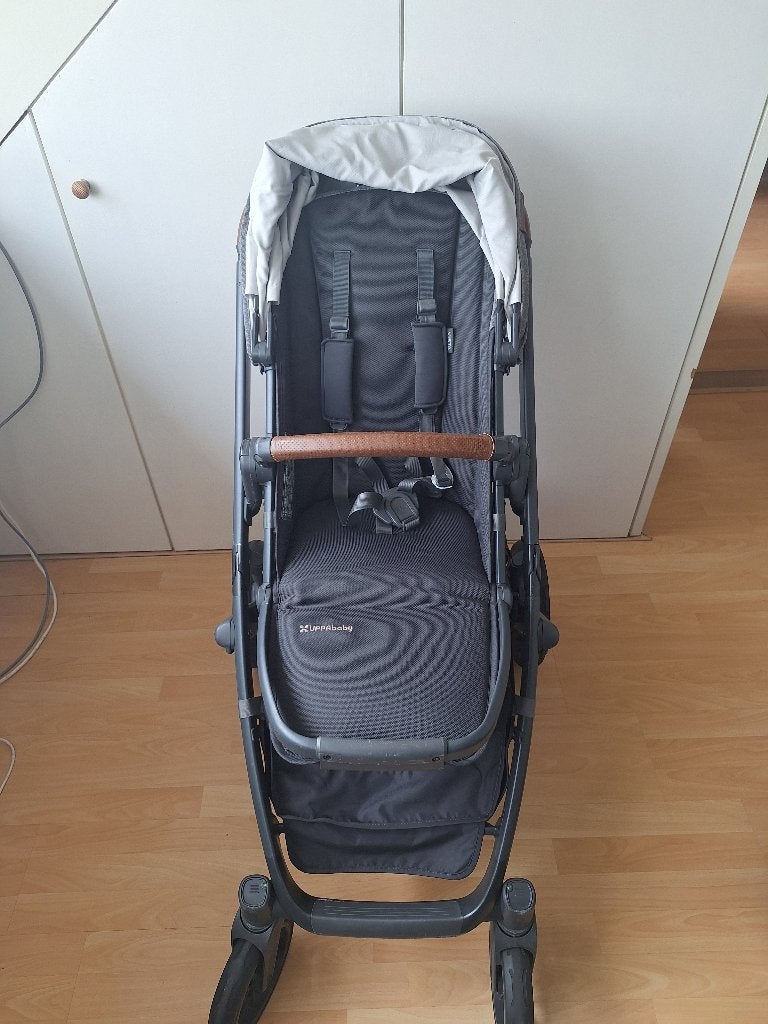 Uppababy vista v2 grijs, Zo goed als nieuw, Verstelbare duwstang, Ophalen, Kinderwagen