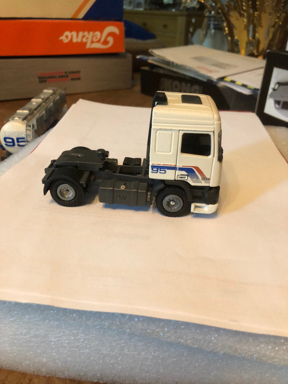 LION CAR DAF 95 space cab TREKKER / TANKOPLEGGER, Ophalen of Verzenden, Zo goed als nieuw, Bus of Vrachtwagen, Lion Toys
