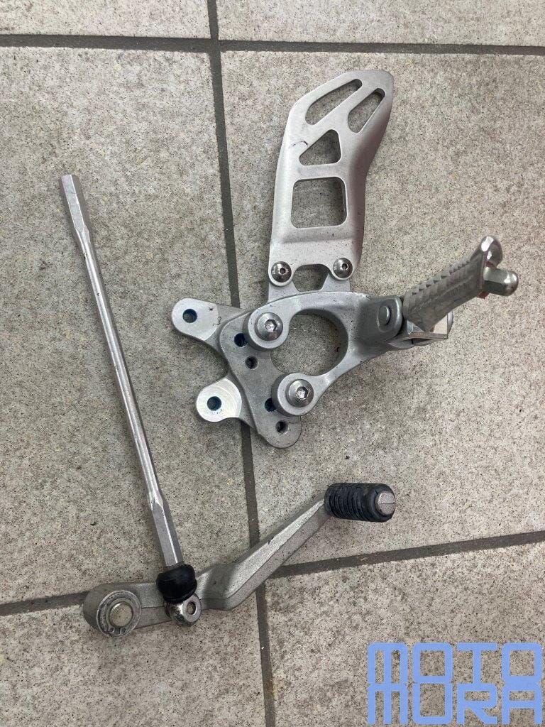 Voetsteun links Suzuki GSXR 600 750 L1 L5 2011 2015 GSX-R, Gebruikt, -, -, Ophalen of Verzenden