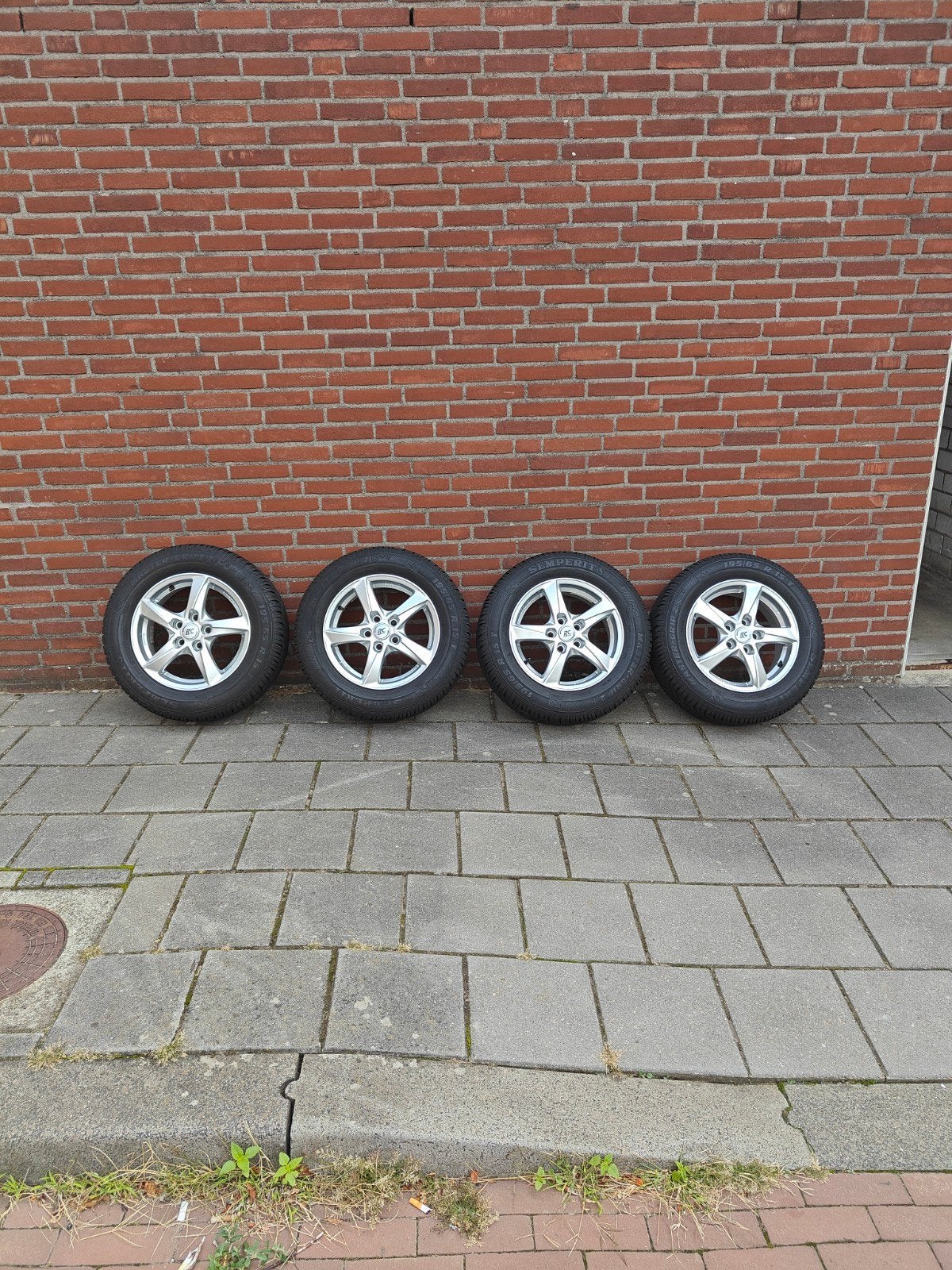 Winterbanden Opel Astra, Auto-onderdelen, Ophalen, 15 inch, Banden en Velgen, Nieuw