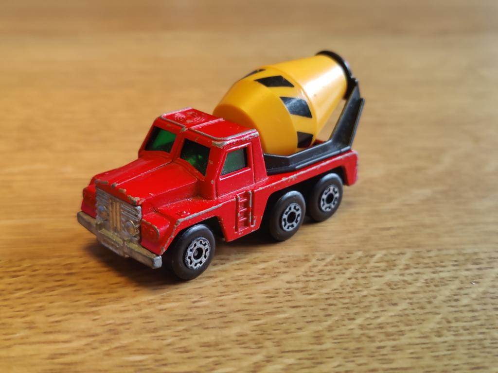 Matchbox Cement Truck ROOD, Ophalen of Verzenden, Zo goed als nieuw, Bus of Vrachtwagen