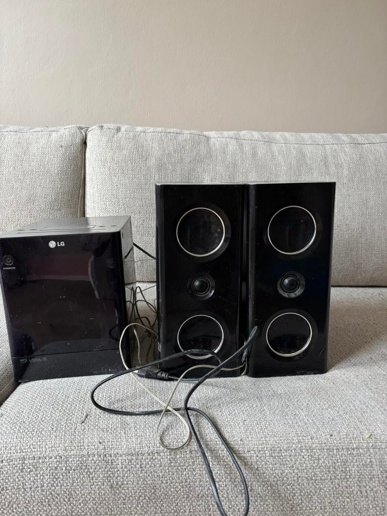 LG boxenset, met bluetooth functie, Ophalen, Gebruikt