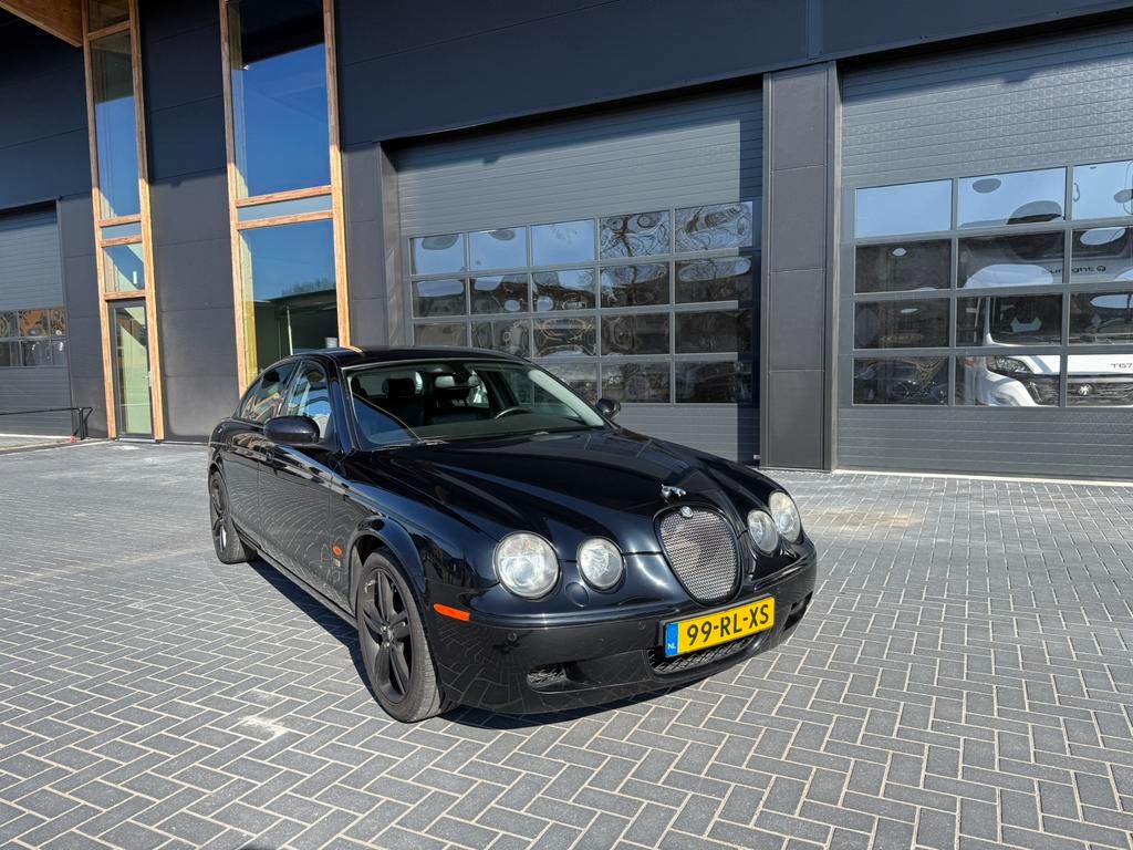 Jaguar S-Type 4.2 V8 R AUT 2005 Zwart van liefhebber, Auto's, Automaat, Achterwielaandrijving, 1850 kg, 4 stoelen