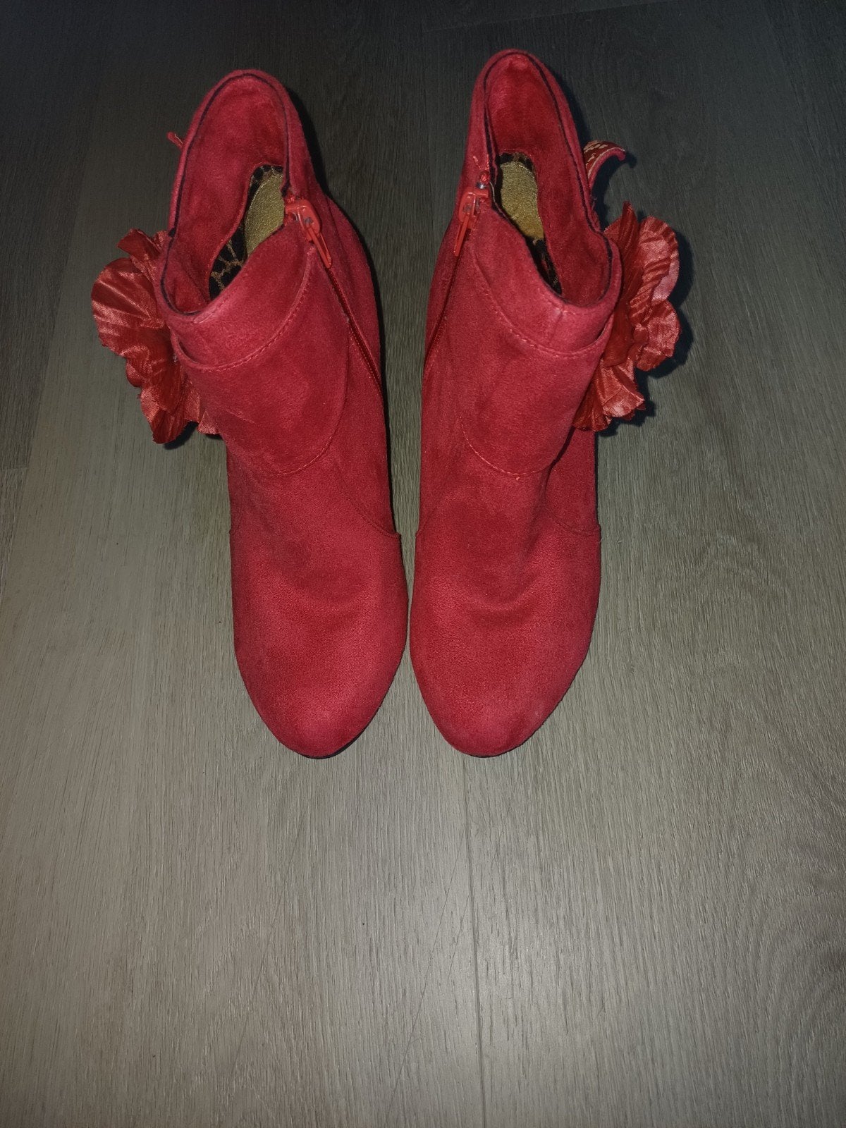 Rode SACHA enkellaarzen met bloem - Maat 38, Kleding | Dames, Schoenen, Lage of Enkellaarzen, Ophalen of Verzenden, Gedragen, Rood