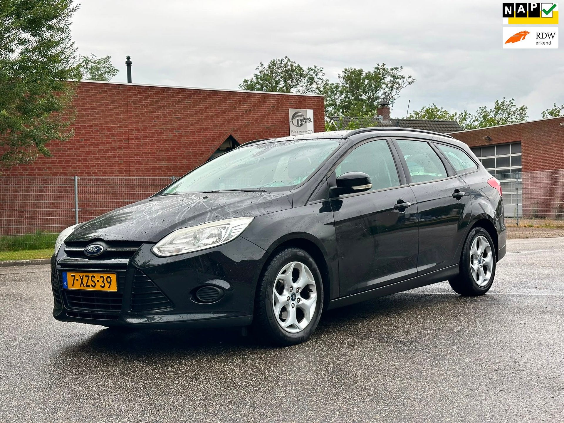 Ford Focus Wagon 1.0 EcoBoost Edition Navigatie*Cruise*Airco, 101 pk, Gebruikt, Zwart, Origineel Nederlands