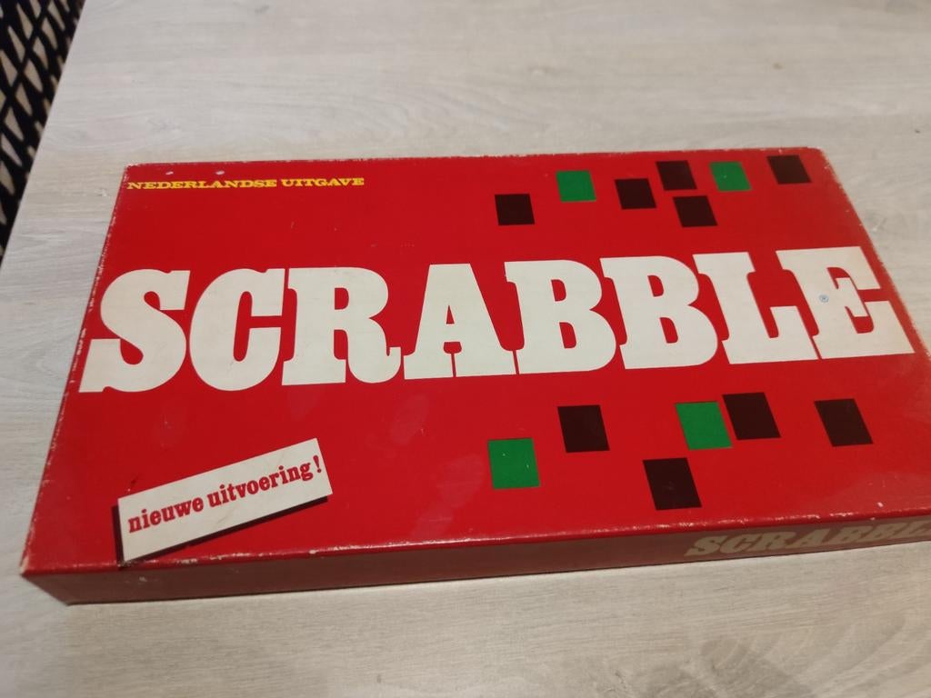 Scrabble - Nederlandse Uitgave (Nieuwe Uitvoering), Gebruikt, Consumerservices.nl@mattel.com, Ophalen of Verzenden, Drie of vier spelers