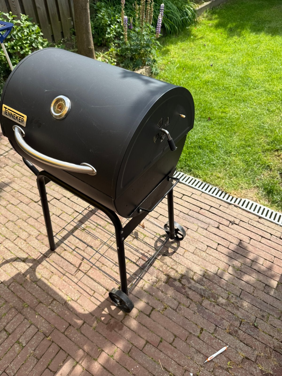 Nette Bbq met deksel en tempratuur meter, Ophalen, Gebruikt