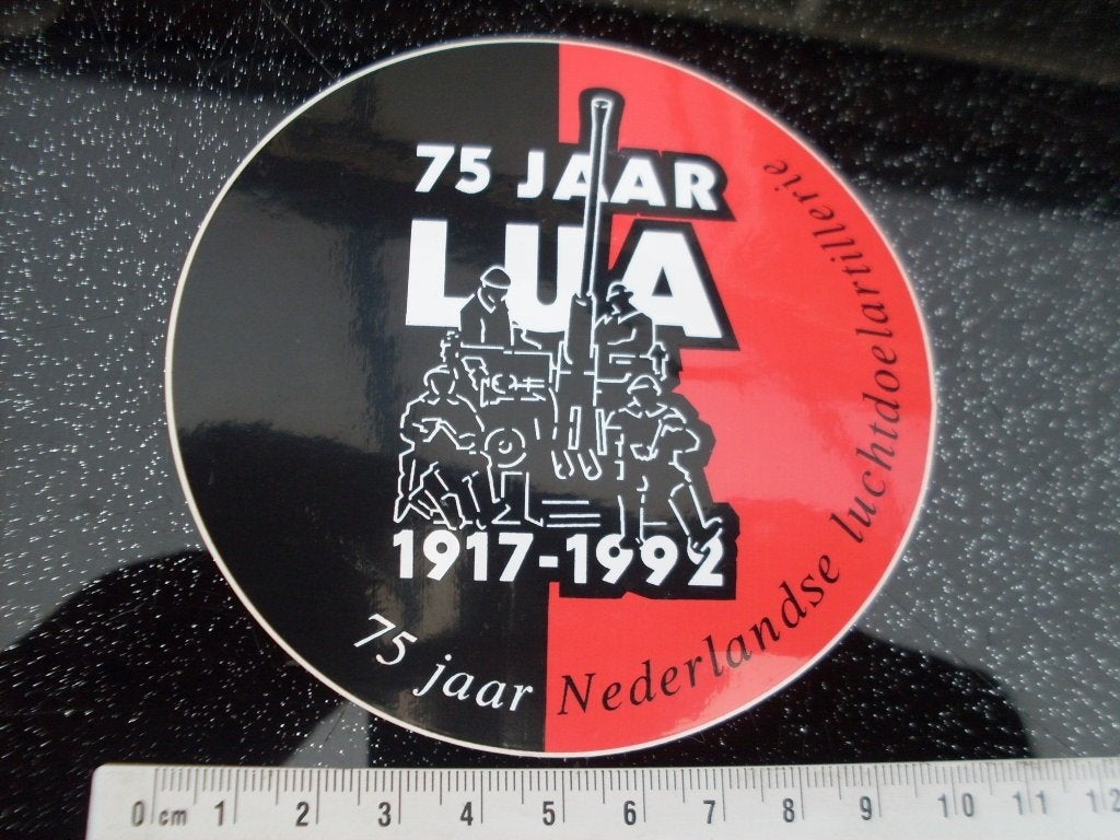 sticker 75 jaar nederlandse luchtdoelartillerie LUA 1992, Verzamelen, Verzenden, Zo goed als nieuw, Bedrijf of Vereniging