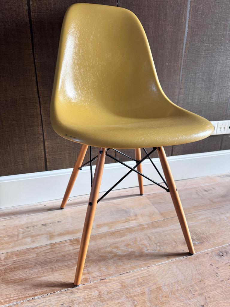 Vitra fiberglass eames DSW stoel, Huis en Inrichting, Stoelen, Overige kleuren, Nieuw, Ophalen of Verzenden, Eén