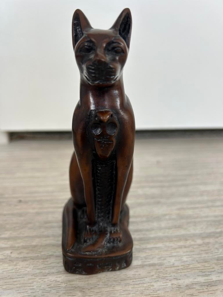 Vintage beeldje van een kat, de Egyptische godin Bastet ., Ophalen of Verzenden, Beeld, Bruin