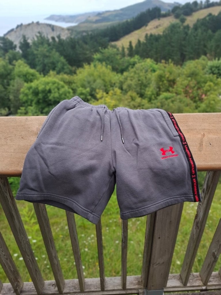 Korte broek heren Under Armour grijs/rood maat S, Under Armour, Ophalen of Verzenden, Zo goed als nieuw, Grijs