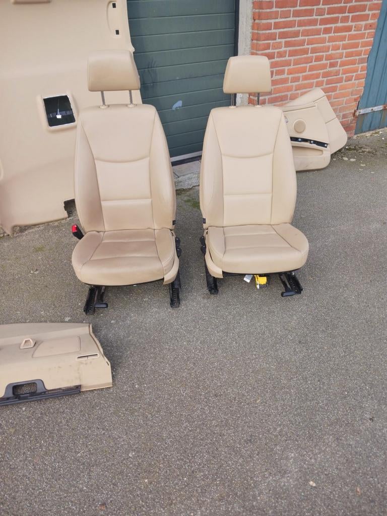 Bmw E 90 kunst lederen interieur kleur is beige., Auto-onderdelen, Interieur en Bekleding, Ophalen, BMW