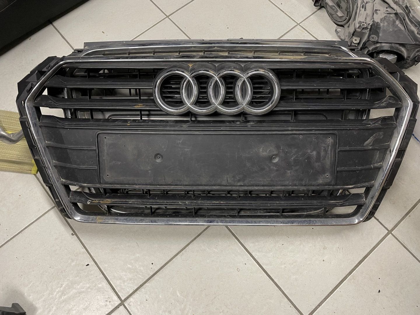 Audi A4 8w grille s-line Chrome 8W0853651, Auto-onderdelen, Gebruikt, -, -, Ophalen of Verzenden