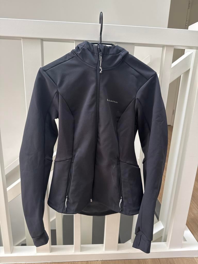 Zwarte Softshell Jas van Quechua - Maat 2XS, Ophalen of Verzenden, Zo goed als nieuw, Kinderen, Bovenkleding