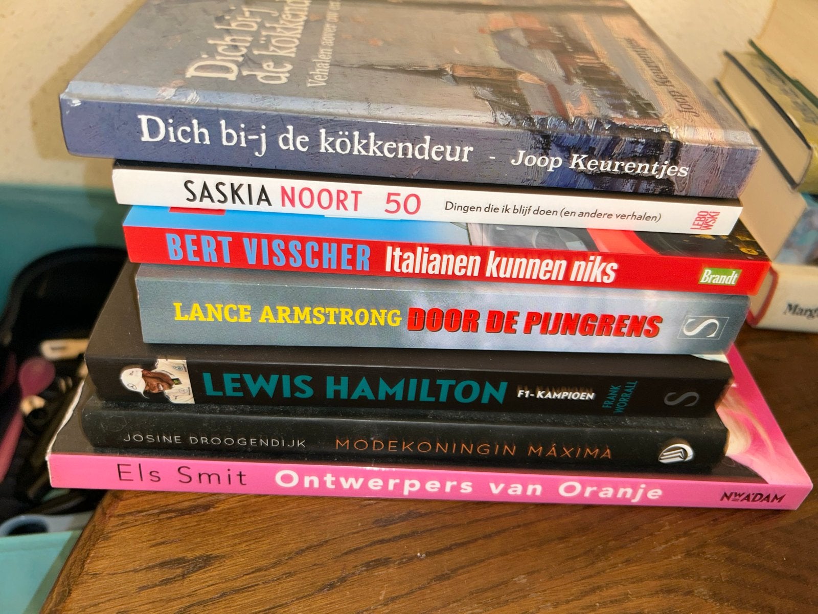 Diverse boeken: Saskia Noort, Lance Armstrong, Lewis Hamilto, Ophalen, Gelezen, Nederland