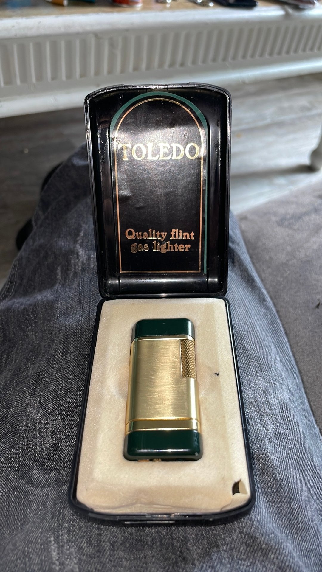 Toledo quality gas lighter, Verzamelen, Rookartikelen, Aanstekers en Luciferdoosjes, Ophalen of Verzenden, Zo goed als nieuw, Aansteker