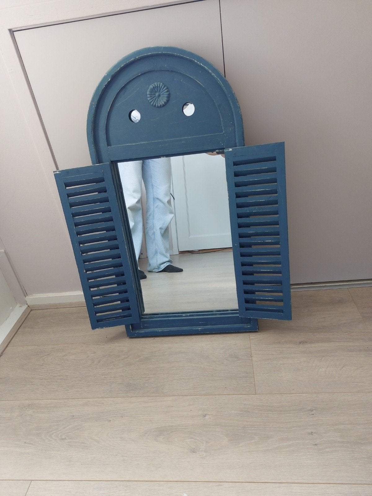 Decoratieve spiegel met luiken - Blauw, Ophalen, Gebruikt, 100 tot 150 cm, Overige vormen