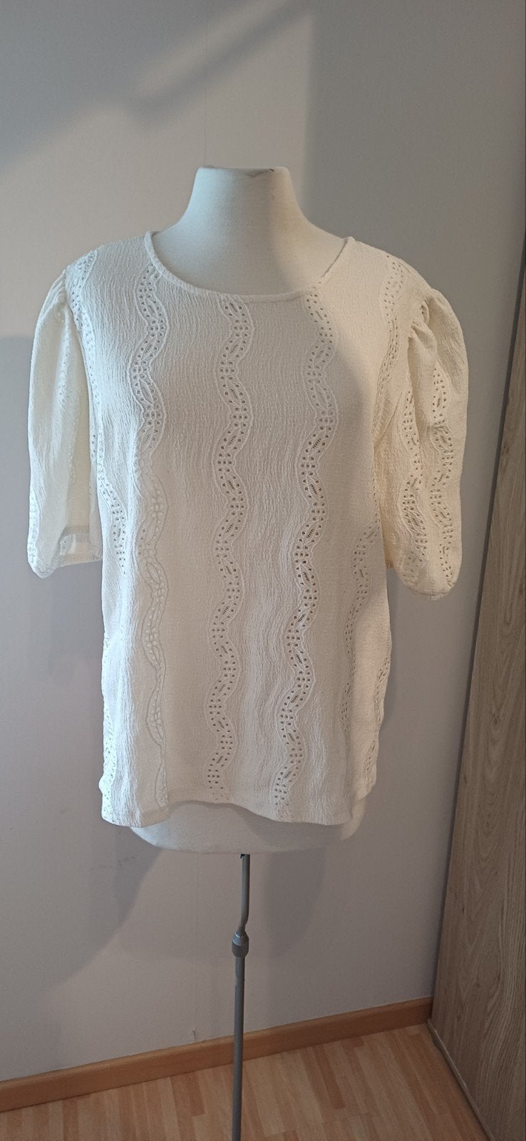 offwhite broderie shirt, korte mouw, maat L, Ophalen of Verzenden, Zo goed als nieuw, Wit, Korte mouw