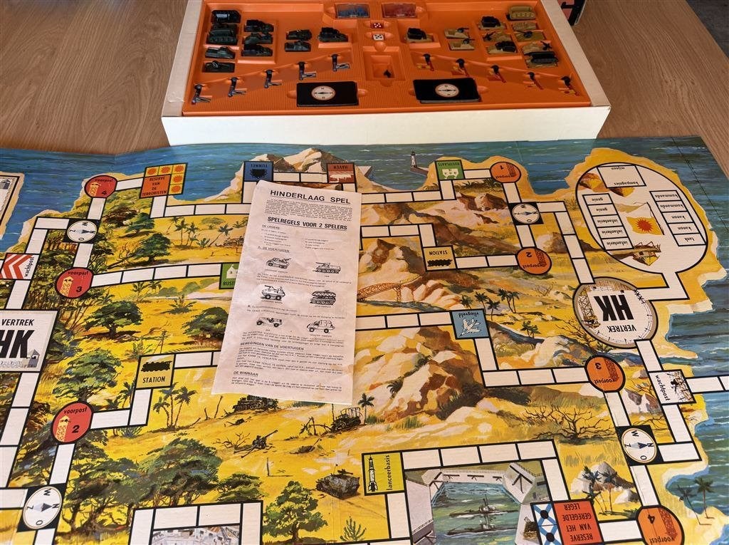 Hinderlaag - S7228, Hobby en Vrije tijd, Ophalen of Verzenden, Zo goed als nieuw