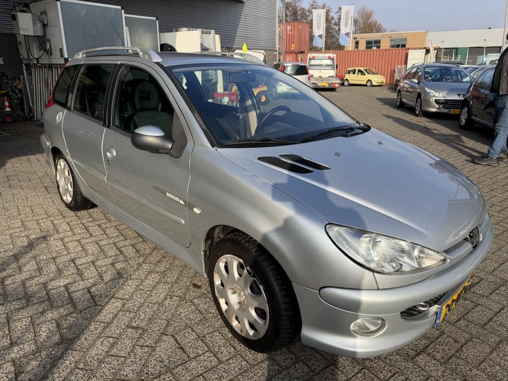 Peugeot 206 SW 1.6-16V Quiksilver (bj 2003), Auto's, Peugeot, Voorwielaandrijving, 4 cilinders, Origineel Nederlands, Handgeschakeld