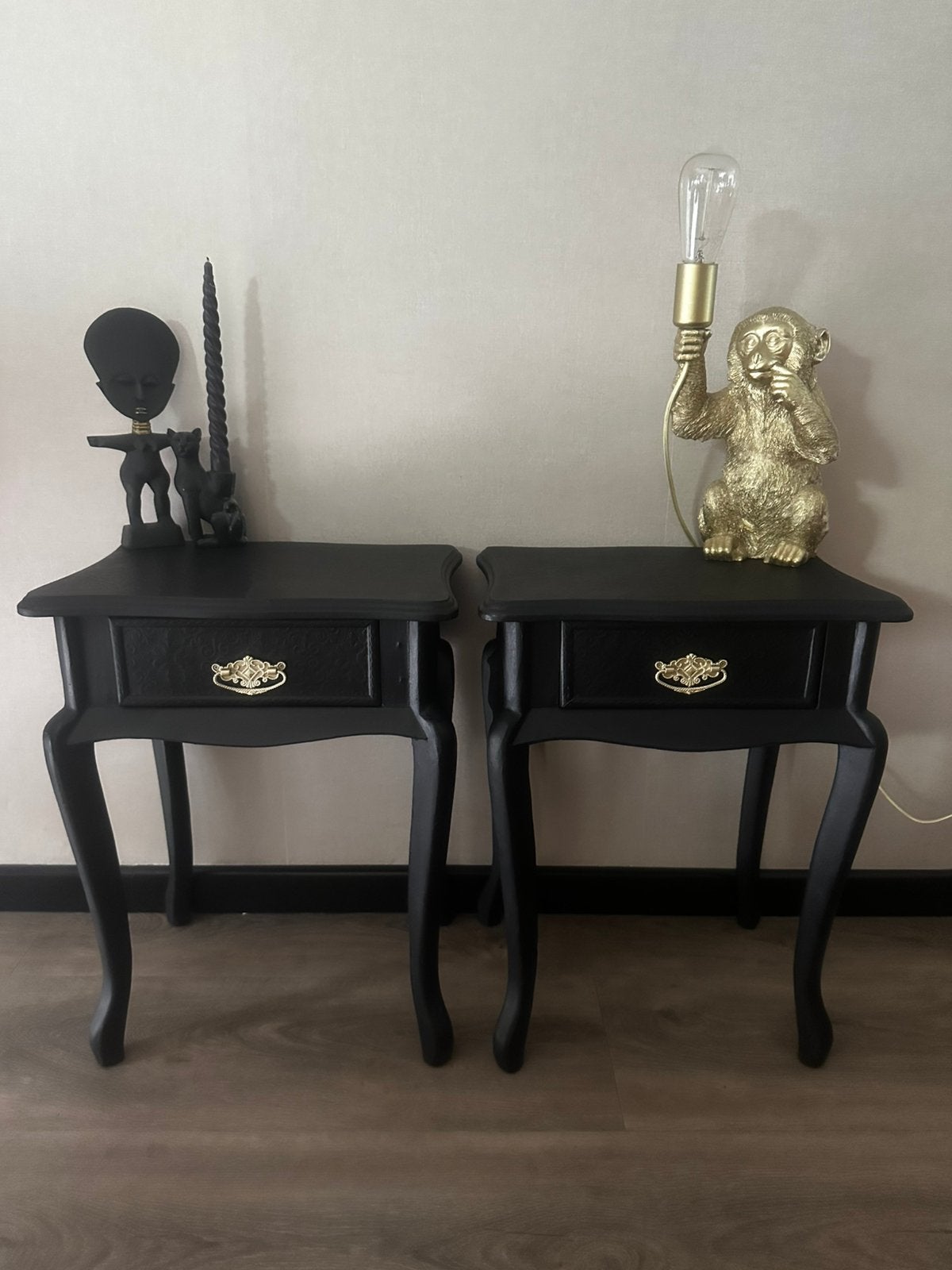 Twee gerestylde nachtkastjes queen anne mat zwart side table, Huis en Inrichting, Slaapkamer | Nachtkastjes, Ophalen, Minder dan 45 cm