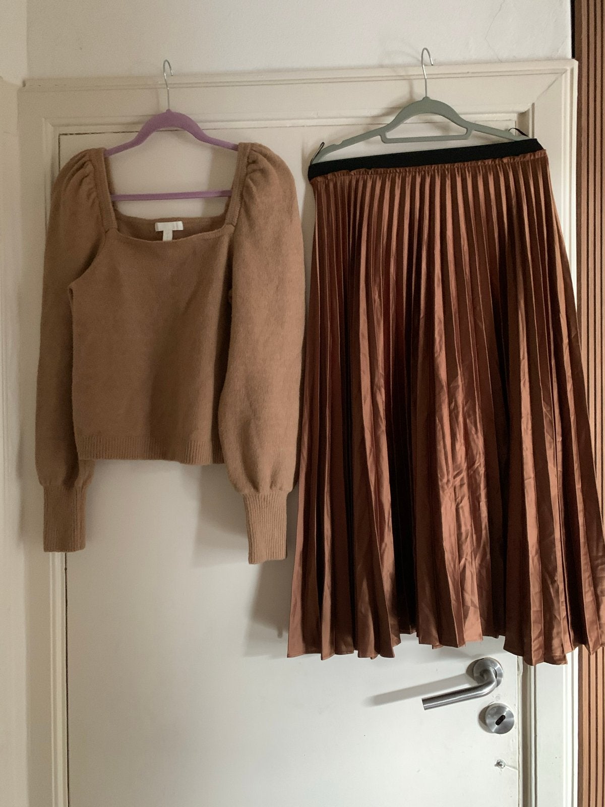 Set: Zara plooirok en H&M truitje maat S, Kleding | Dames, Rokken, Ophalen of Verzenden, Zo goed als nieuw, Maat 36 (S), Bruin