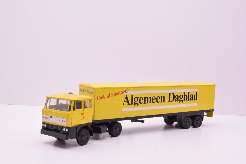 DAF 2800  ''  Algemeen Dagblad ''  Lion Car, Hobby en Vrije tijd, Modelauto's | 1:50, Ophalen of Verzenden, Zo goed als nieuw