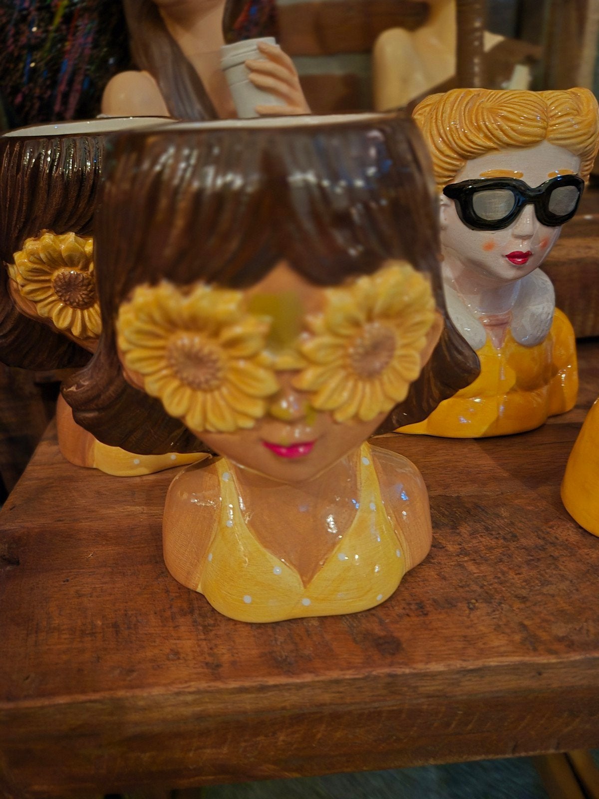 Gele Dolomiet Bloempot met Gezichtspatroon, Helene, 7531TJ, Nieuw, Ophalen of Verzenden