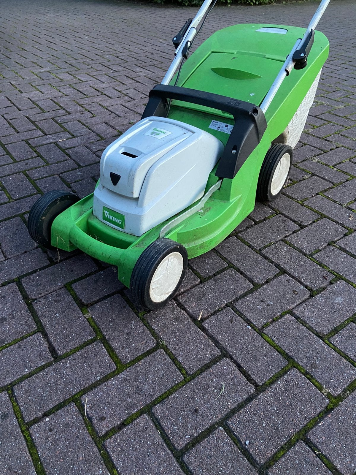 Te koop viking stihl accu grasmaaier, Tuin en Terras, Ophalen, Cirkelmaaier, Gebruikt, Accu-grasmaaier